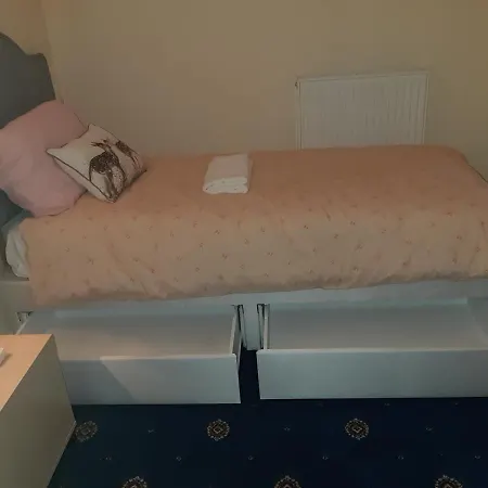 Homestay Phoenix Nights Barrow-in-Furness