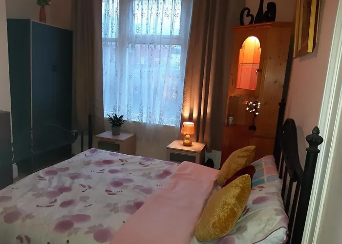 Phoenix Nights Homestay Barrow-in-Furness